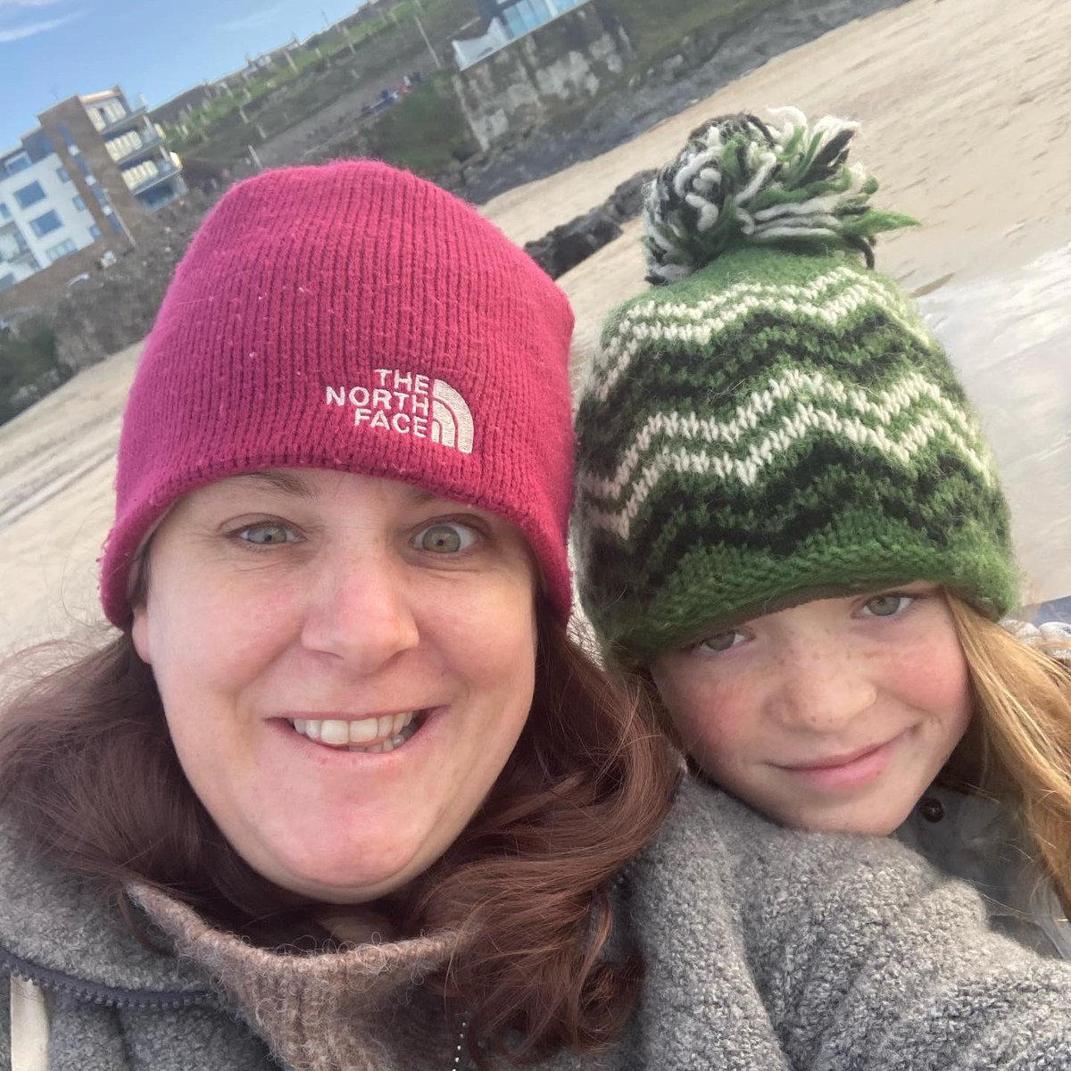 _Reading_Rocks_'s tweet photo. Happy Sunday Reading Rockers - hope youβve all had a good weekend. What did you get up to? #ImaReadingRocker https://t.co/FP4aSnZUyH