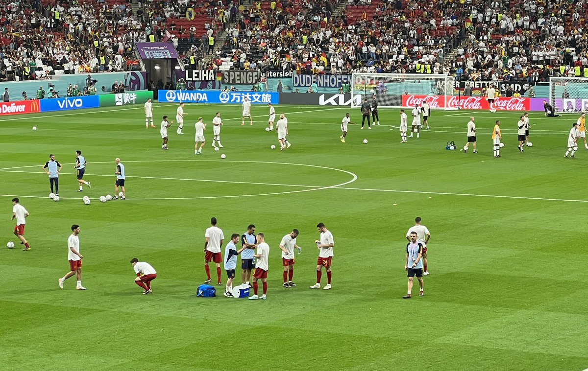 gita_mathew's tweet photo. Viva España !!!
🇪🇸🇪🇸🇪🇸 ♥️♥️♥️
Another packed stadium with crazy energy !!! 💪🏽🔥👏🏽
#EuropeanGiants 
#spain_germany 
@QatarWorldCup26 https://t.co/t8ybU79DIp