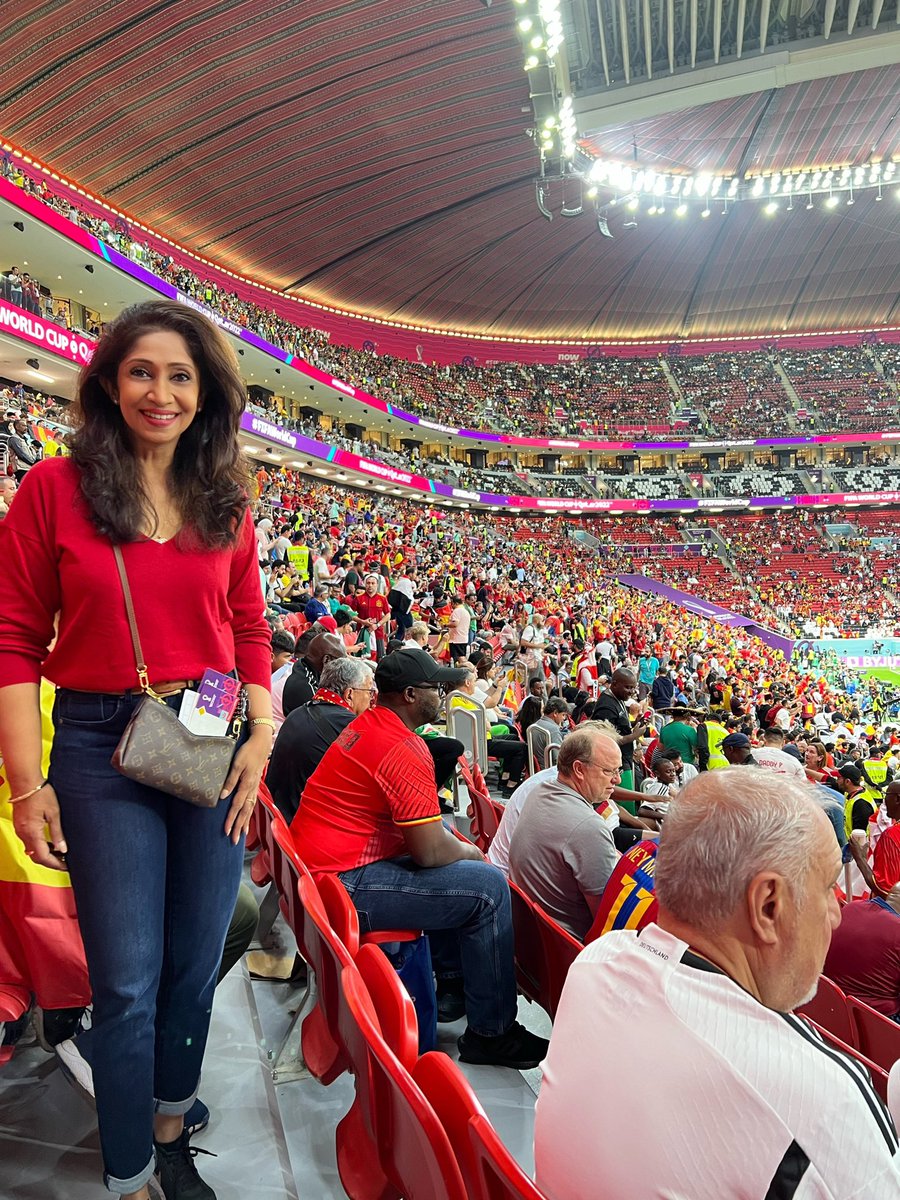 gita_mathew's tweet photo. Viva España !!!
🇪🇸🇪🇸🇪🇸 ♥️♥️♥️
Another packed stadium with crazy energy !!! 💪🏽🔥👏🏽
#EuropeanGiants 
#spain_germany 
@QatarWorldCup26 https://t.co/t8ybU79DIp