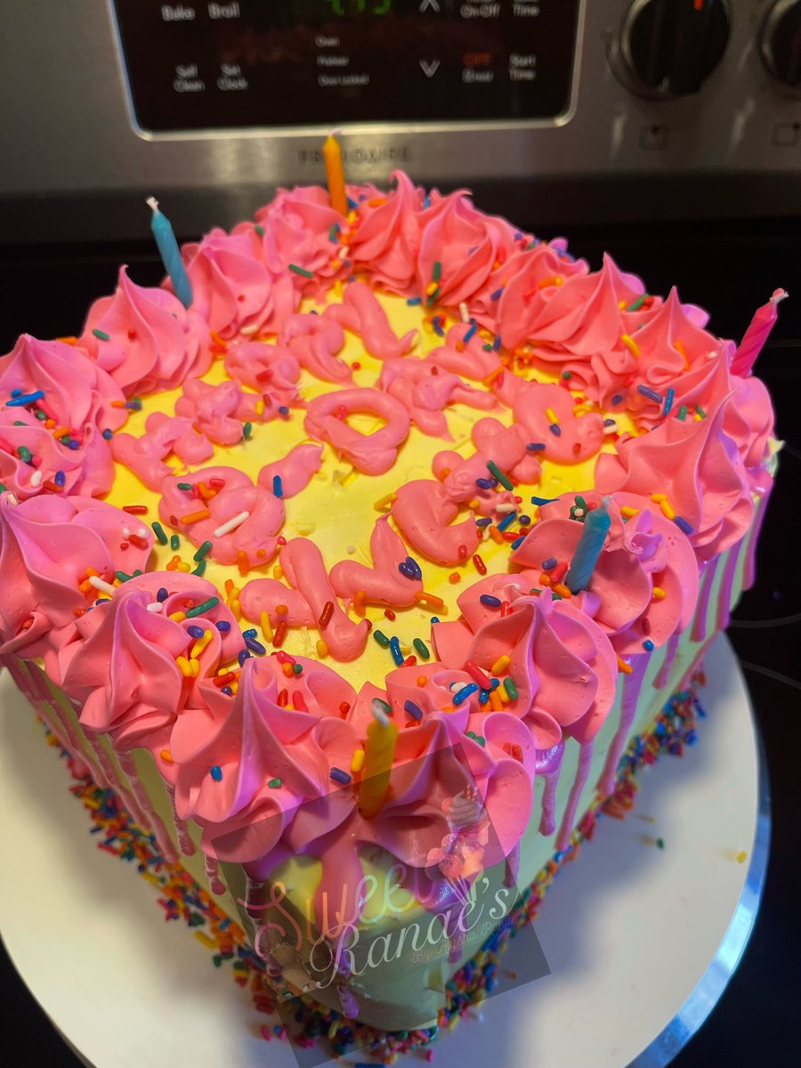 SweetRanaes's tweet photo. Custom 9” square cake🥳💕! 

Click the link in our bio to order🤗! 

#sweetranaes #BlackOwnedBusiness #cakedecorator #baker #flintmichigan #treatmaker https://t.co/ZakSzjnqti