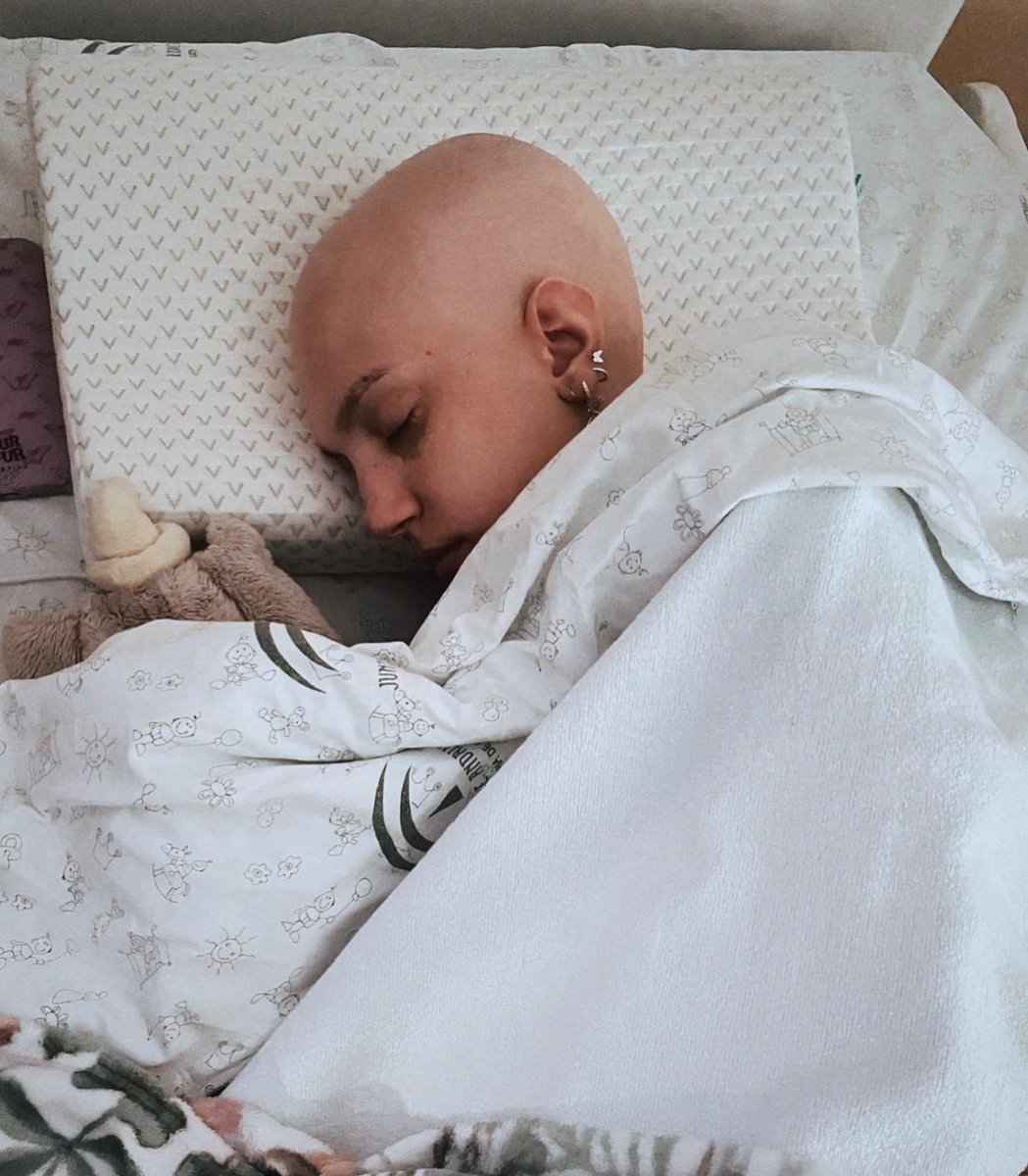 elena huelva🎗💐 tweet media