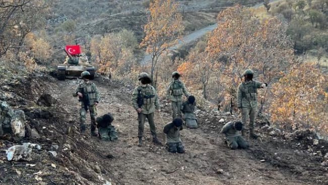 DLK46G's tweet photo. Bozkurtlar çakal avında!🇹🇷 https://t.co/arNN2UYPmq