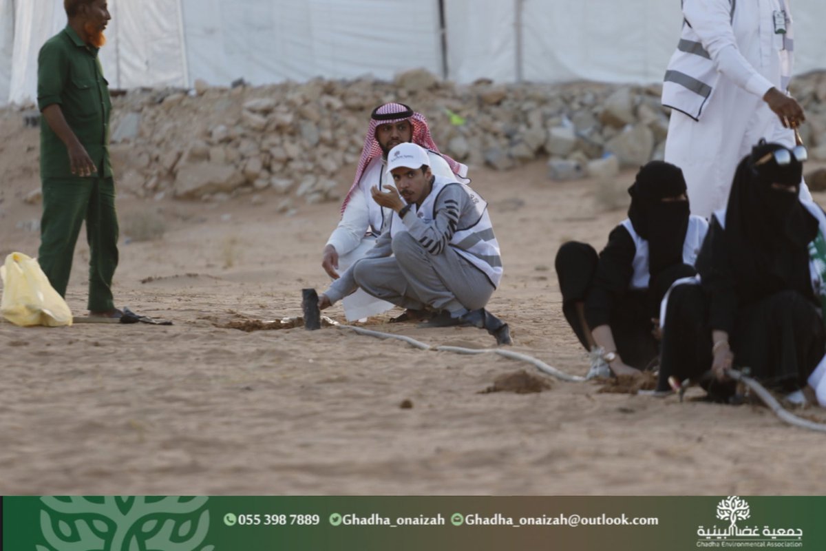 Ghadha_Onaizah's tweet photo. بفضل الله ثم جهود الزائرين تم الانتهاء من مبادرة "#اغرسها_بيدك" وزراعة شتلات في #مهرجان_الغضا_للثقافة_والفنون 🌿 https://t.co/KBGgZoIxFv