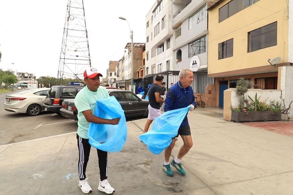 MarcoSanBorja's tweet photo. ¡#Chasquing en San Borja!
Fortalece tu salud al ejercitarte y tu espíritu al colaborar con la limpieza de tu ciudad.
📸🌳🏃‍♀️🏃🏃‍♂️♻️🌳 https://t.co/126fZCqhYC