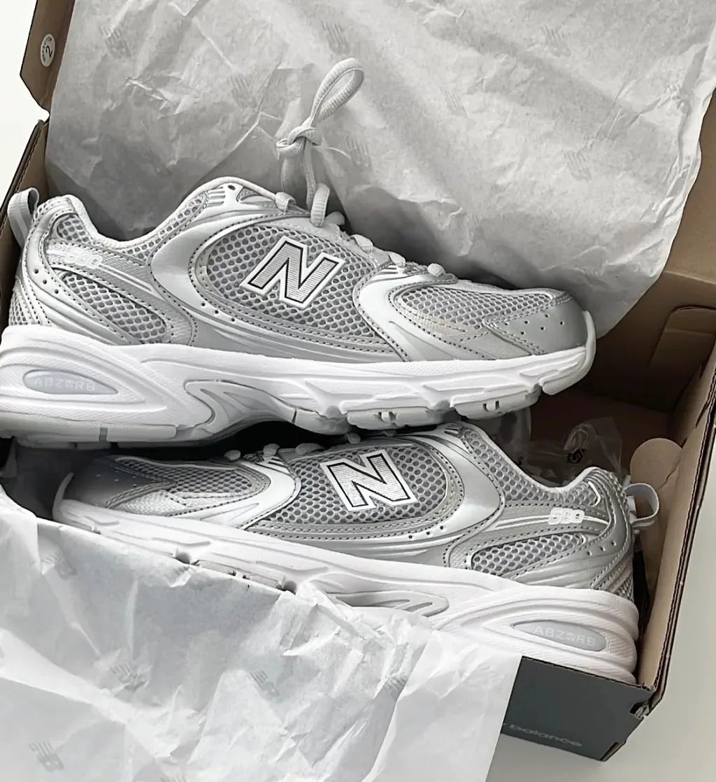 iswish_store's tweet photo. ミ🍊⌇ pre — New balance MR530RS

 *​˓ ꒱ สีใหม่รุ่นฮิตตต! ตัวนี้สีคล้ายๆรุ่น 530SG ตัวดัง โทนสีเงินเมทัลลิค เข้ากับชุดง่ายมาก mix&amp;match ได้ทุกลุค ◡̈  

💗ꕀ ราคา 4,190฿ ꒰free ems꒱

size : 220 / 225 / 230 / 235 / 240 / 245 / 250 / 255 / 260 / 265 https://t.co/BRNH4XB1Uo