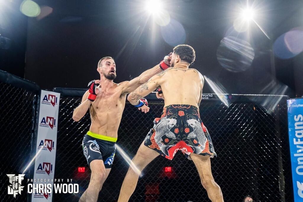 ClassicBoxingCo's tweet photo. Serving up a straight left hand! It’s the southpaws main dish. Ka-pow!

#boxing #boxinglife  #BoxingWisdom https://t.co/pvPhHM029N #training #hardworkallday #youcandoit #motivation #determination #costamesa #irvine #newportbeach #orangecounty  #workout … https://t.co/U8rwpIR7r7 https://t.co/q8bS9SenZ7