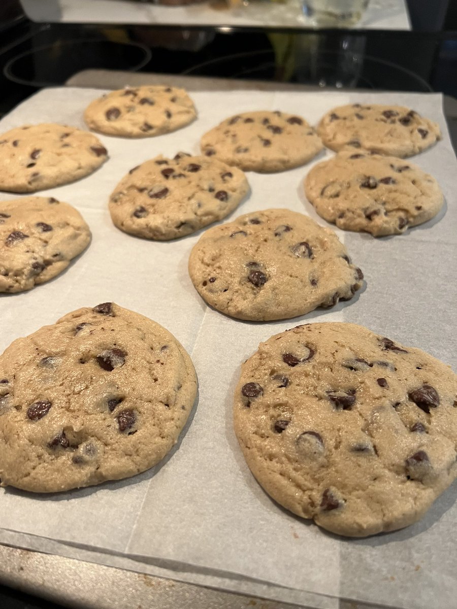 BrandonAmes231's tweet photo. There is not much of a better feeling than eating cookies right out of the oven after a cold and rainy run 🏃🏻‍♂️🍪 

#SundayRunday #SundayFunday https://t.co/vab2PGemmz