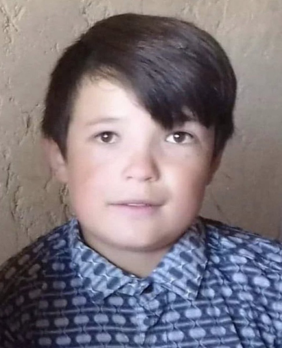 JavidRezaei5's tweet photo. In questi giorni il regime truce di Taliban ha ucciso 9 persone tra cui questo bambino di Hazara a Daikundi in Afghanistan dicendo che erano rivoluzionari !! Approfittando del campionato mondiale di calcio per fare ciò è vogliono fare.  #StopHazaraGenocide  
#Daikundi https://t.co/wyD4WUNr1M