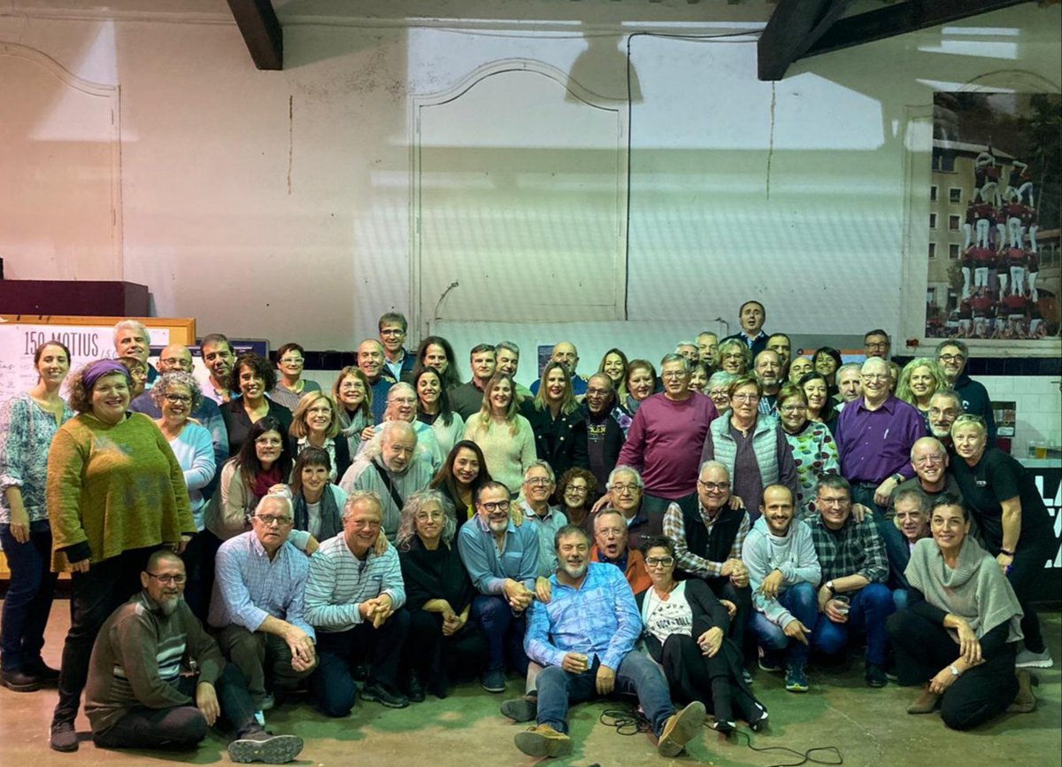 isa_borda's tweet photo. Quin gran retrobament, no hi han paraules per descriure el gran sopar que vam fer seniors de la colla.
Una imatge on hi ha molta història dels @collabordeus
#seniors #sopar #castellersdesparreguera #retrobaments #castellers https://t.co/wYBMzkVPT5