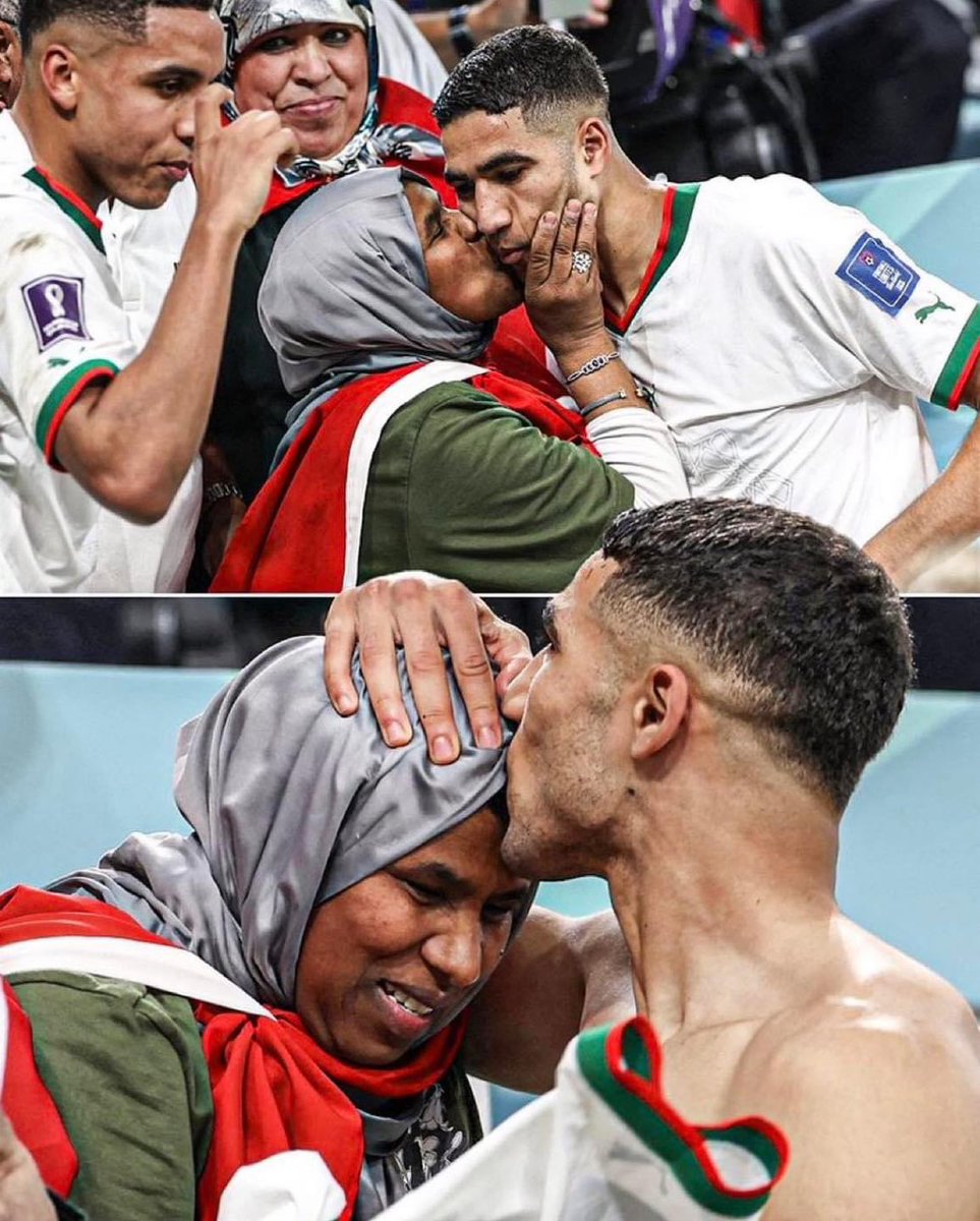 Ania27El's tweet photo. أشرف حكيمي في تصريح سابق: 

“لا يوجد ما يخجلني في الحديث عن ماضي أسرتي، والدي كان بائعاً متجولاً، والدتي كانت خادمة بيوت لقد تعذبا من أجلي وكانا يضحيان كي أتدرب وألعب كرة القدم، اليوم هما مصدر طاقة وحماس بالنسبة لي" https://t.co/qnqfxGQoHO