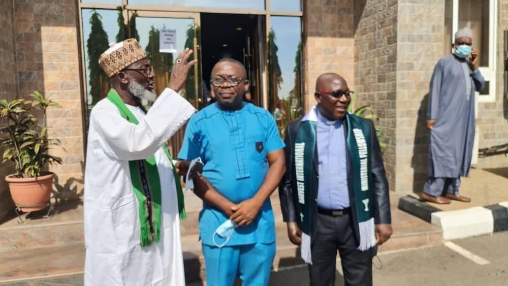 LeoIgwe's tweet photo. With Imam Ashafa, Rev Wuye, Hauwa Mundi, James Ibor at the first dialogue between Humanists and people of faith in Abuja last year. It was the first of its kind in Nigeria, and yes in Africa... https://t.co/gNffReng8b