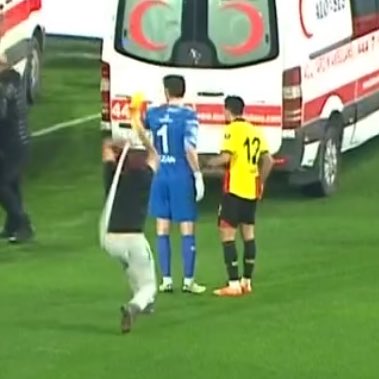 Birinci fotoğraf ikinci fotoğrafa sebep oldu 
İki fotoğrafın sebebide <a href="/TFF_Org/">TFF</a>'dur