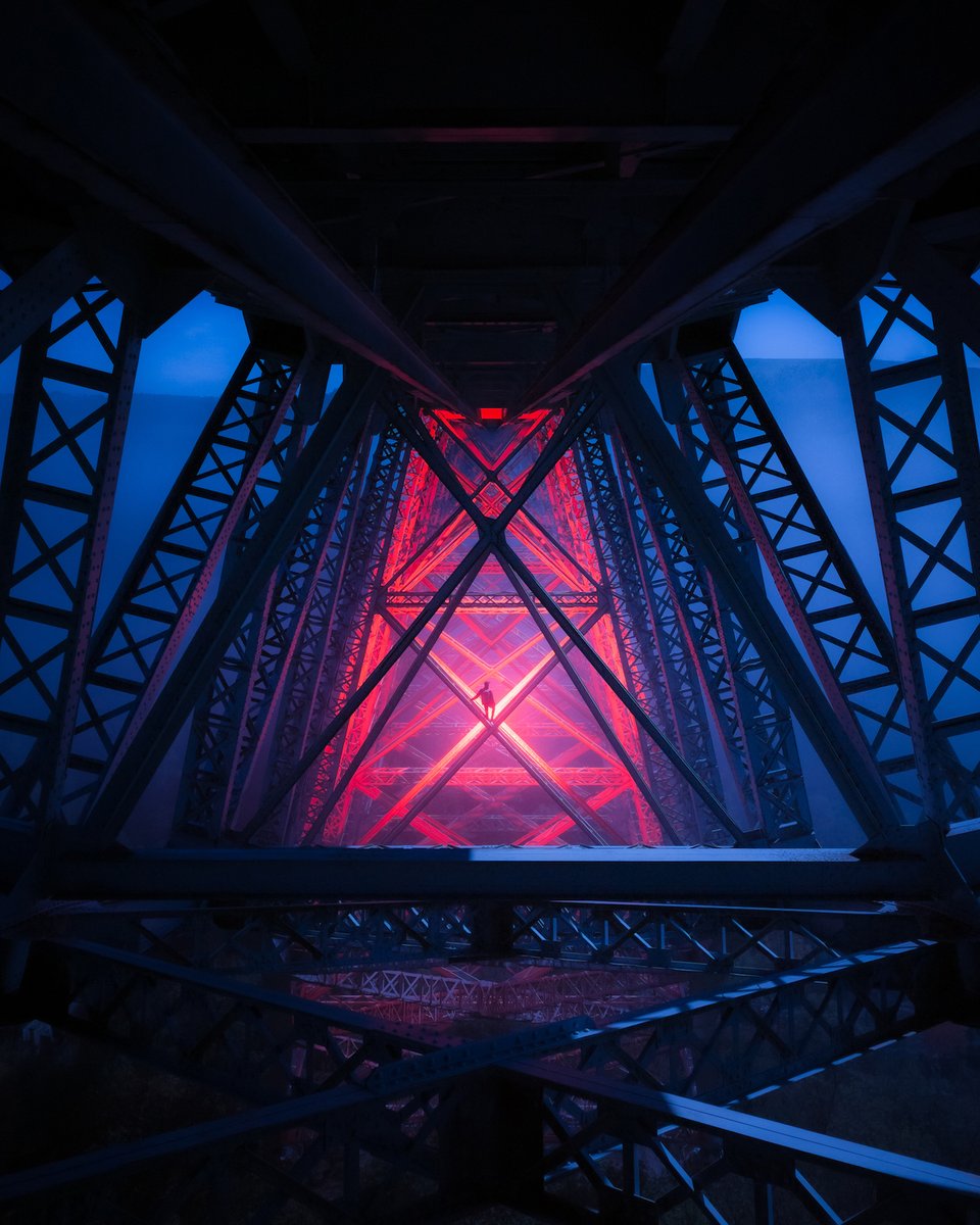 davidderueda's tweet photo. Purple Haze - Entre terre et ciel, captivé par le spectacle offert par la nuit

#minimalist #scifi #architecture #lightpainting #explore #urbex https://t.co/jiZgA7QAn8