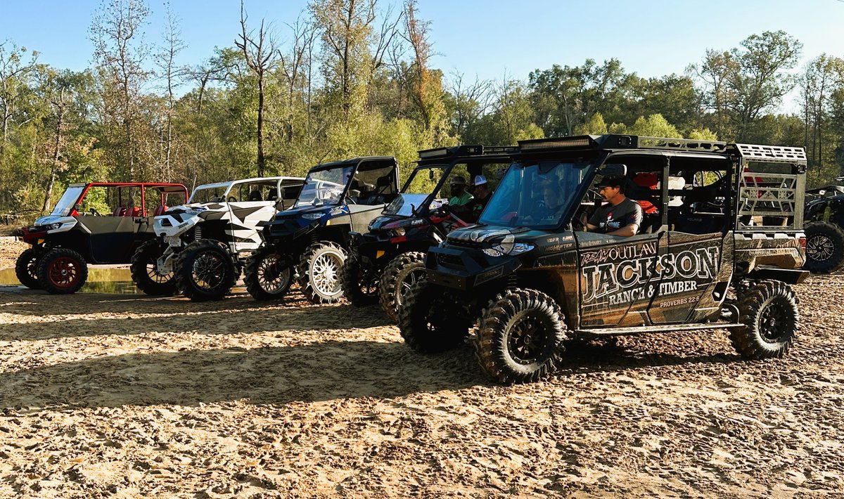 ThumperFab's tweet photo. Now that is a THUMPIN line upπ€©
#BUMPERS #BEDRACKS #AUDIOROOFS #THUMPIN #OUTLAWS #BSMITH #RESSURECTIONIND #RIVERRUN #OFFROAD #UTV #PERFECTION https://t.co/Sp22zrpu5s