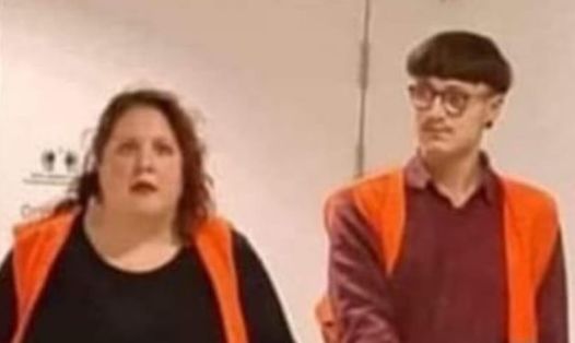 Die Klima-Kleber aus der Elbphilharmonie, die sich blamiert haben ("zu dumm zum festkleben") hier in Großaufnahme – weil ein Leser argwöhnte, es handle sich um Geschwister von Grünen-Chefin Lang und Lauterbach. Diese böse Unterstellung  muss ich natürlich streng zurückweisen :-)