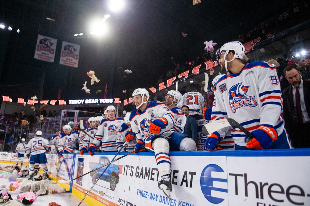 TheAHL's tweet image. It was raining teddy bears last night in Bakersfield 🧸
