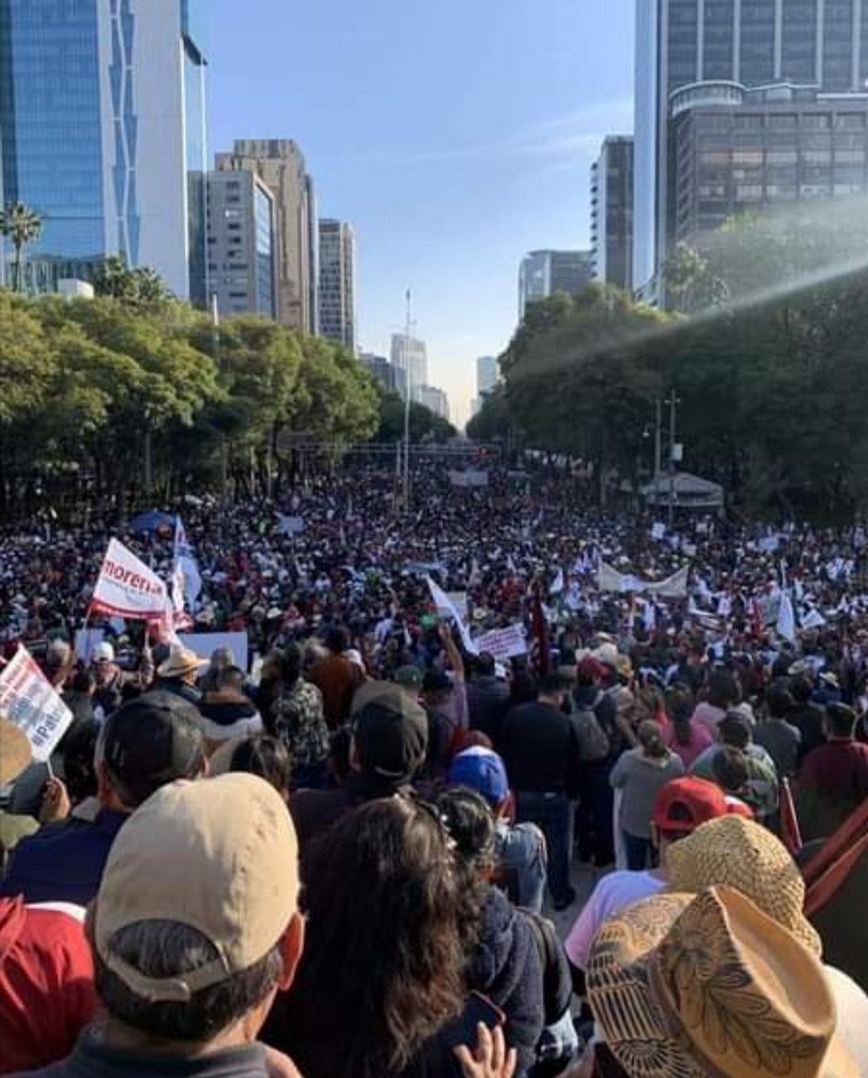 act_just's tweet photo. Me siento orgulloso de tener al mejor presidente que ha tenido México en décadas, un hombre que está haciendo historia por defender a su pueblo.
#MarchaDelPueblo 
#MarcharConAMLO 
#EsUnHonorMARCHARconObrador 
#LaMadreDeTodasLasMarchas https://t.co/xc7NmpcgN6