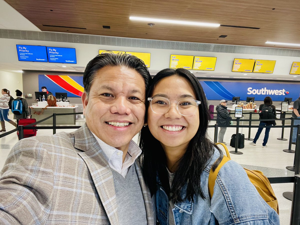 peteryanes's tweet photo. It’s a short break, but we’ll see her again in a few weeks. Thanks @SouthwestAir. #collegebreak https://t.co/fVa8WIV8ZY