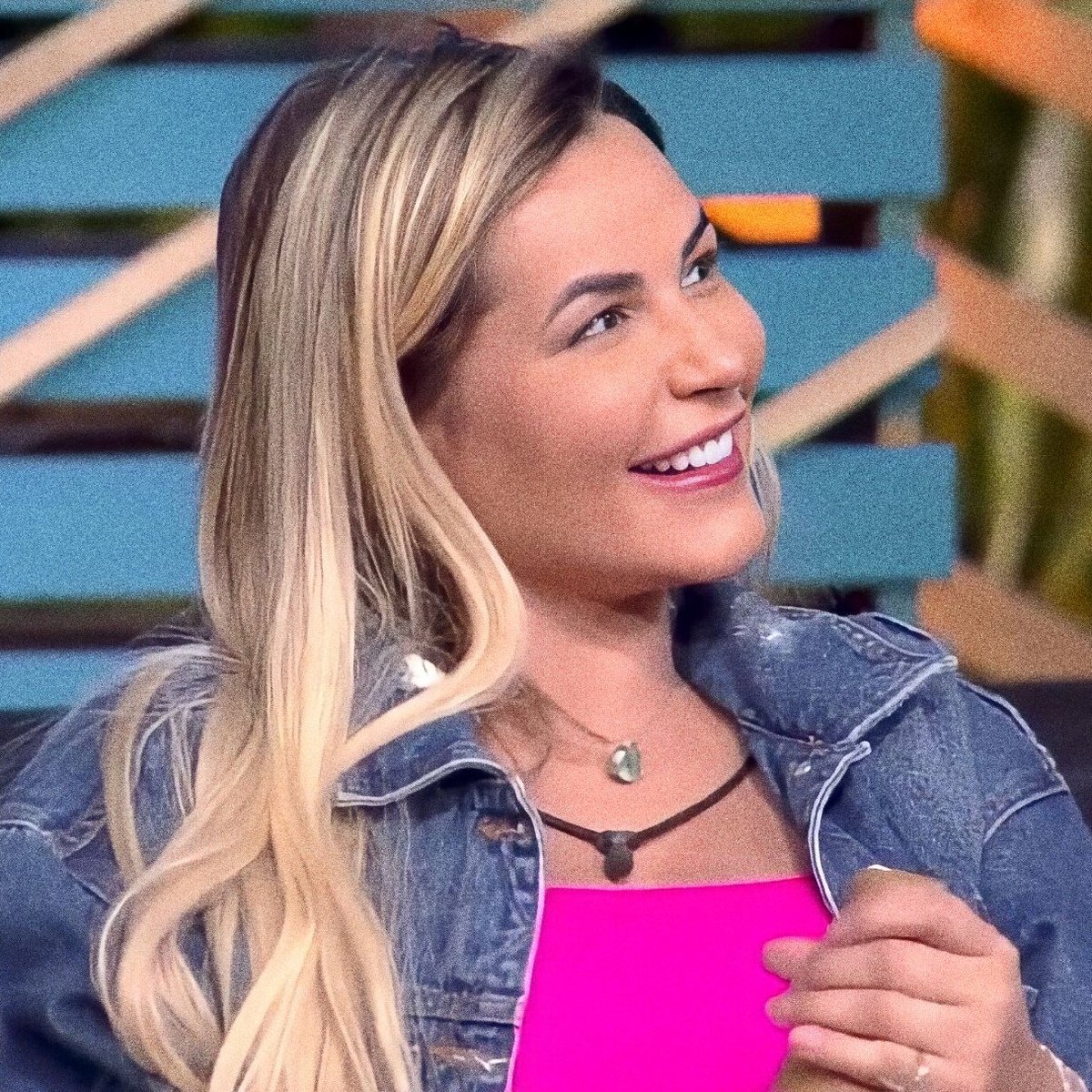 FlviaEd83818599's tweet photo. Ela 

Tag: #deolanecampeã https://t.co/zXcI4ew6VJ