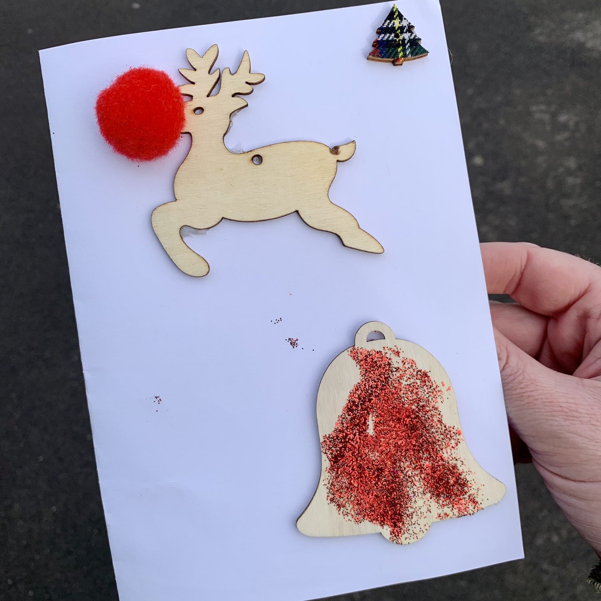 JustinWatsonian's tweet photo. Feeling in a festive mood after receiving my first Christmas card of the year, thanks to youngest (with help from @HideOut_YZ) 😂

#hidad #byedad https://t.co/UGYRH7AETH