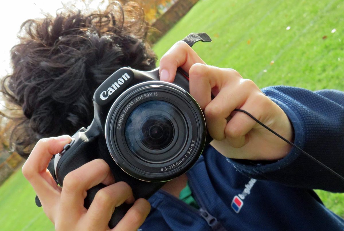 BromsPrep's tweet photo. On Saturday, pupils from the Years 5-8 Prep School Photography Club enjoyed taking and editing photos, experimenting with perspective and colours. #BromsPhotoClub #BromsActivities #SaturdayActivities https://t.co/sjmvroQ7JY