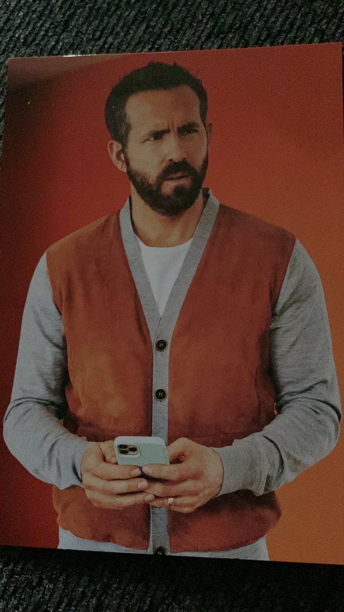 MissDCflowers's tweet photo. I love getting pictures of @VancityReynolds in the mail , Thanks @Mintmobile #NORAGRETS #switchtoMINT https://t.co/1CgRxnHCep