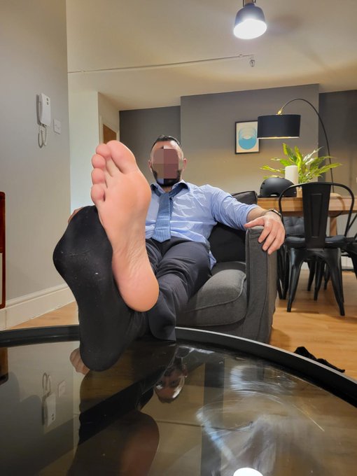 The moment when I take my shoes and socks off after work is your paradise. I bet you could burry your<a href="/tag/socks"class="tags"><span>#socks</span></a><a href="/tag/malefeet"class="tags"><span>#malefeet</span></a>