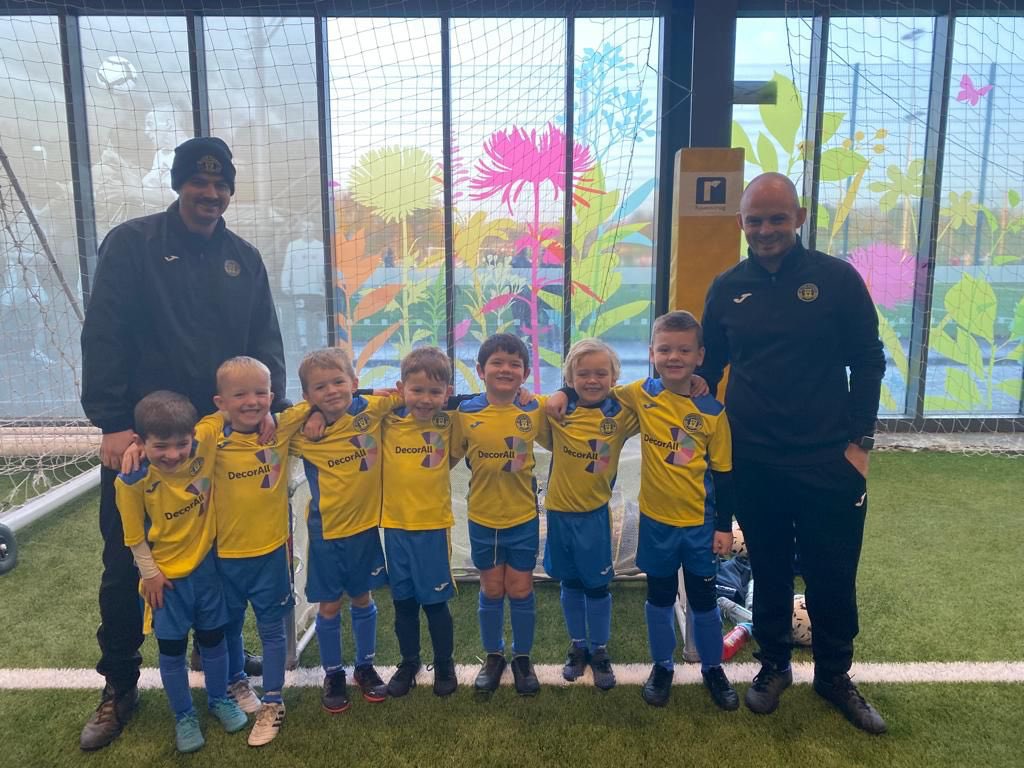 RoversMilton's tweet photo. Our 2016βs finished up their first year at fun 4βs this morning. Well done boys and good luck for next season! #grassrootsfootball #grassroots #funfours #syfa #xmasshoutout #letthemplay https://t.co/lbVxTbfJ1e