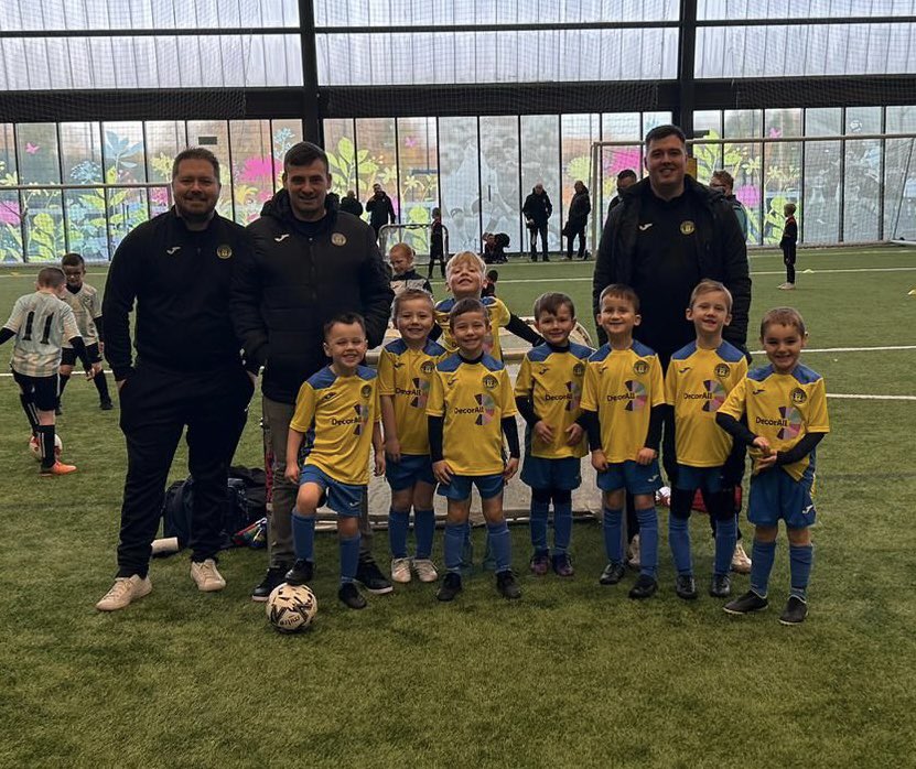 RoversMilton's tweet photo. Our 2016βs finished up their first year at fun 4βs this morning. Well done boys and good luck for next season! #grassrootsfootball #grassroots #funfours #syfa #xmasshoutout #letthemplay https://t.co/lbVxTbfJ1e