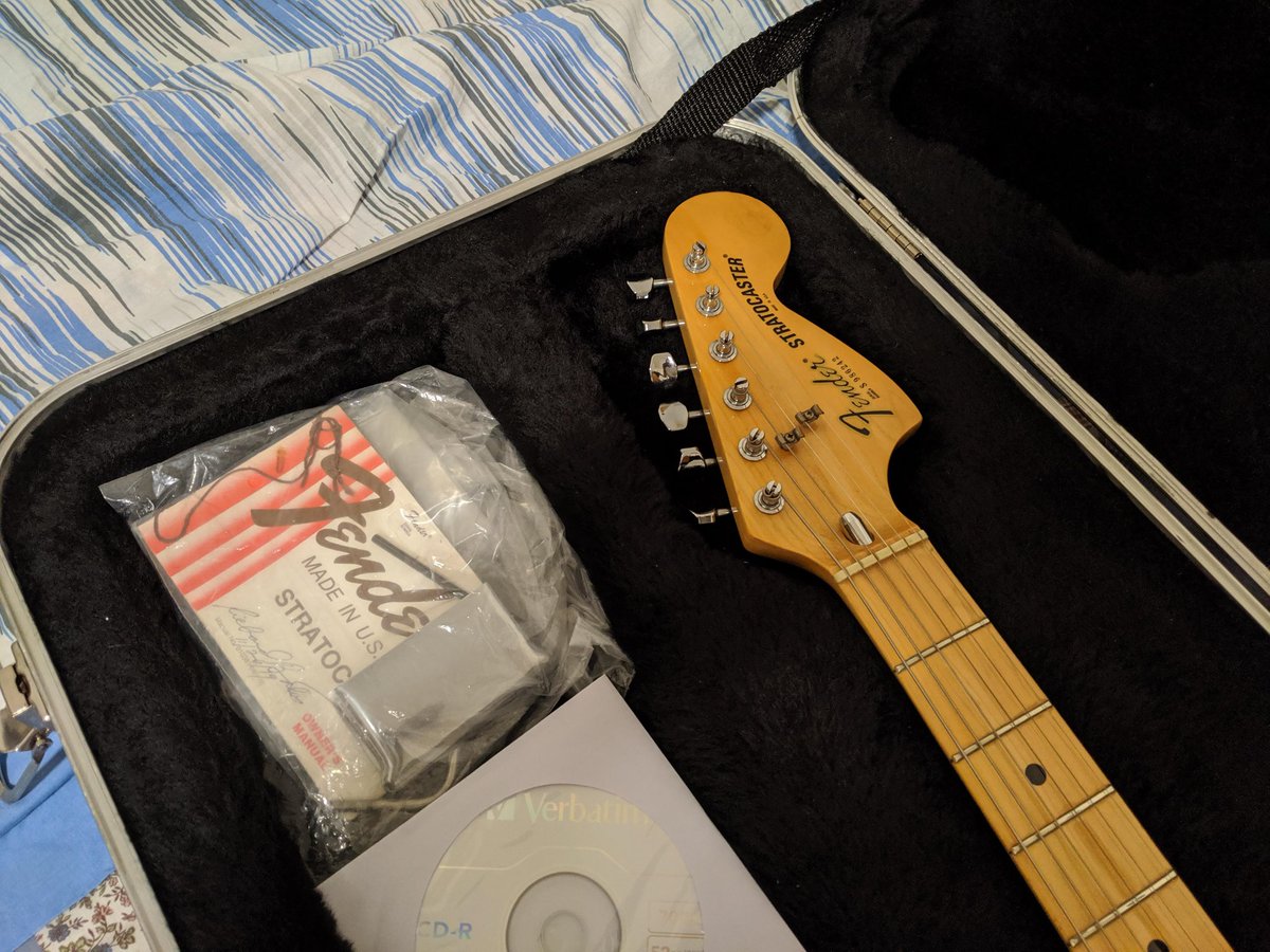 FunkyFranz's tweet photo. 1979 Stratocaster #Fender #Stratocaster #Guitar #PrivateCollection https://t.co/mFuILTRe5C