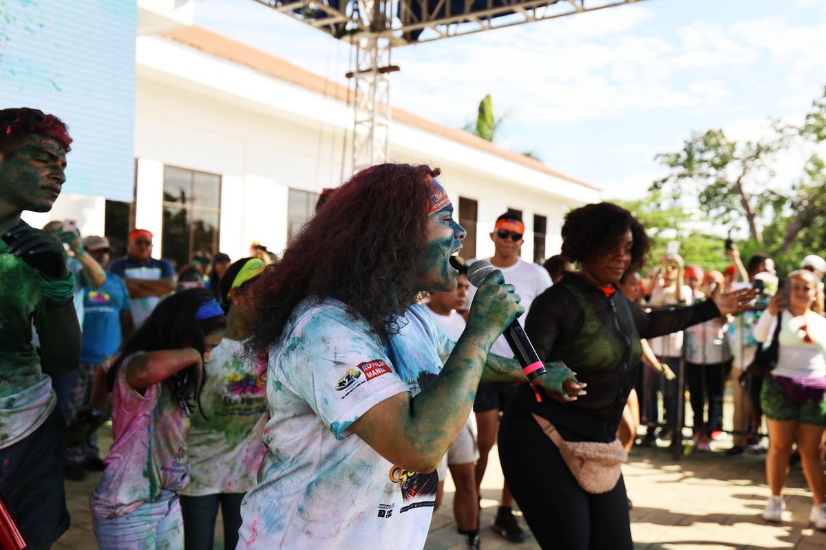 ¡Que Pinta! más de 1,500 personas se unieron para mostrar su solidaridad hacia las personas desplazadas internamente a causa de la violencia✊🏾📢

#LeyDeDesplazamientoYA

🔴🟠🟡🟢🔵