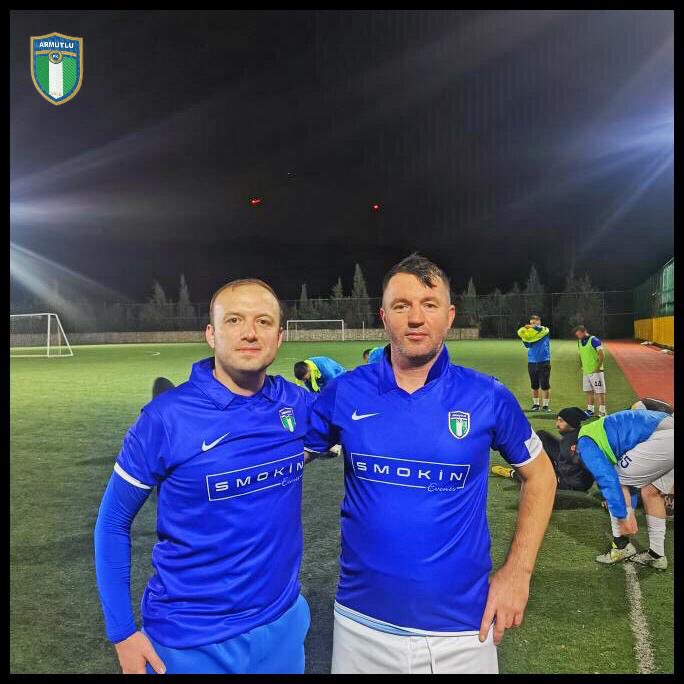 ilkerfurat's tweet photo. Çok değerli arkadaşlarımın bu sene kurdukları gök mavili formasıyla #ArmutluFK Yalova 1. Amatör kümede sportif hayatına merhaba diyor. Başarılarınız daim olması dileğiyle https://t.co/OiRDOeMctN