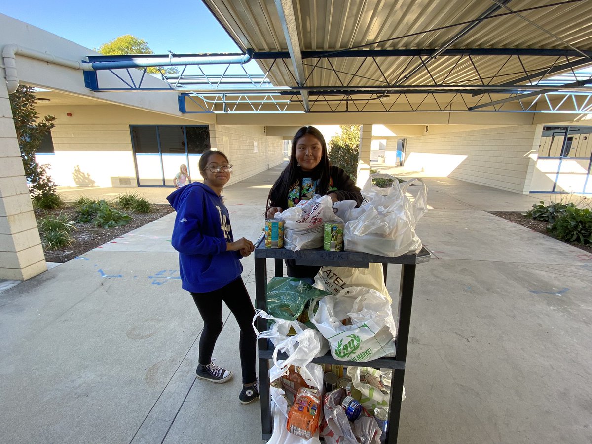 JoshRegerAP's tweet image. 1,200 Non Perishable Food Items donated to Chino Neighborhood House! Huge shout out to our Marshall families for their generosity and to our Marshall Student Council for collecting and counting!! #chinoneighborhoodhouse