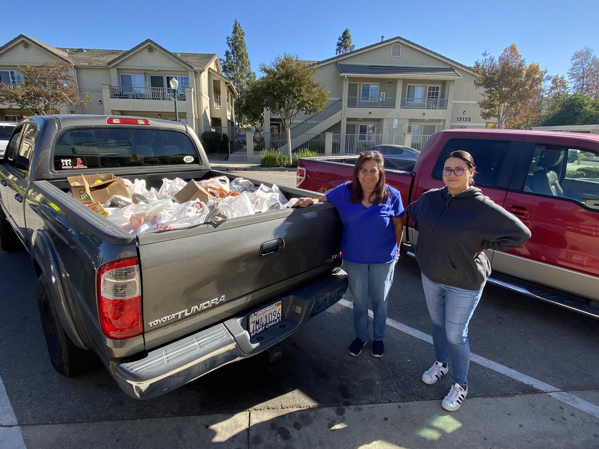 JoshRegerAP's tweet image. 1,200 Non Perishable Food Items donated to Chino Neighborhood House! Huge shout out to our Marshall families for their generosity and to our Marshall Student Council for collecting and counting!! #chinoneighborhoodhouse