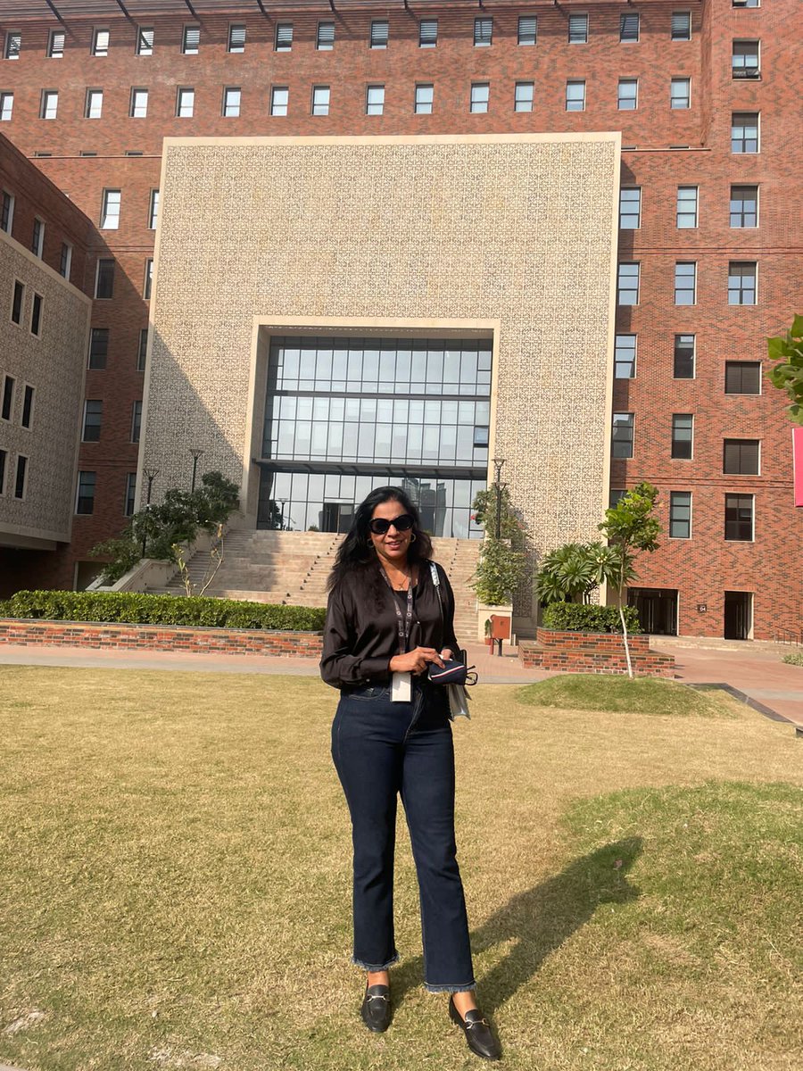 shaktisuchdev's tweet photo. Spectacular campus. Undoubtedly Numero Uno. Interesting #Academic curriculum. International amenities & facilities. Renowned faculties. Beautiful. Love the Architecture. Exposed brick work. Stone Jalis. Humungous #Library #ExposedBrickWork.
@AshokaUniv
#AshokaUniversity https://t.co/SyruLeEJ3S