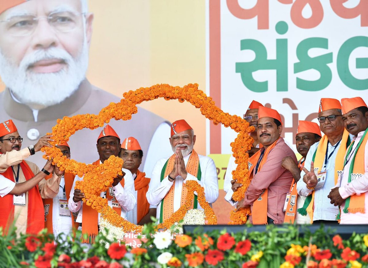 "100 વાતની 1 વાત છે...
આ મોદીનું ગુજરાત છે!"

#ભરોસો_તો_ભાજપનો