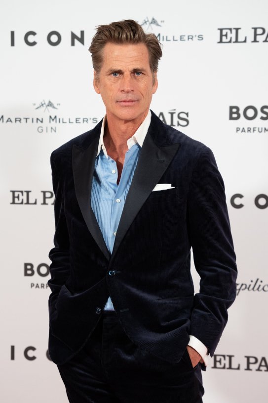 ElFuns's tweet photo. Mark Vanderloo, el modelo que puso cara a nuestro male Sephard, se ha convertido poco a poco, sin darnos cuenta, en el Hombre Ilusorio 😂 https://t.co/6570YHFuae