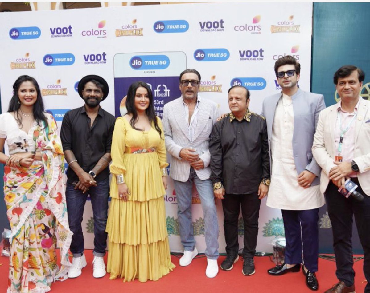 fadnavis_amruta's tweet photo. Walked Red Carpet at @IFFIGoa for  cause ‘स्वच्छ सागर,सुरक्षित सागर’ organised  by @goacm @Divyajfound @bhamlafoundatio  &amp; followed by press conference for inviting everyone for #Cleanathon Goa Miramar,Panjim Beach Clean up-tomorrow at 7.30 am. Let’s together make India Shine🙏 https://t.co/0mGycUL2mt