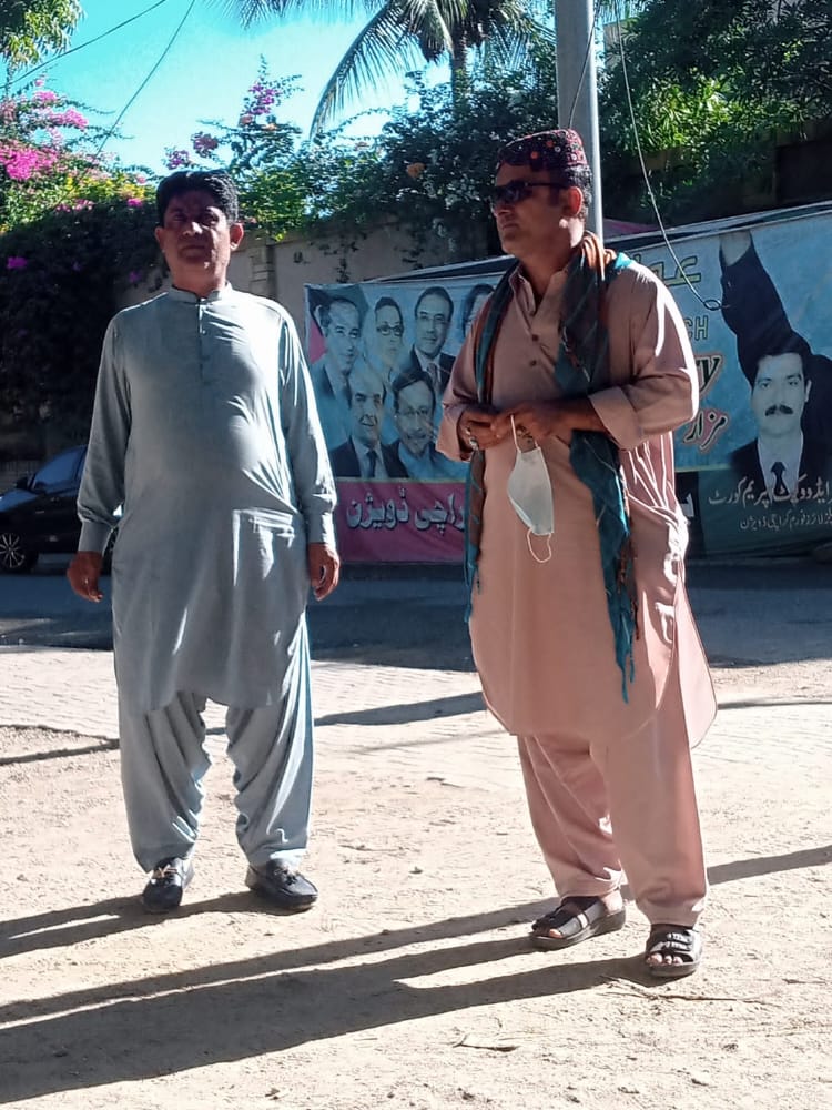 JavedLeghar's tweet photo. فريال ٽالپر جي سيڪيورٽي پاران اين ٽي ايس پاس   2013 جي مرڪزي اڳواڻن سان بد تميزي ۽ بد اخلاقي  ٻولي ڳالهائڻ خلاف سخت لفظن ۾ مذمت  ڪيون ٿا اسان پنهجن مرڪز اڳواڻن سان هر وقت گڏ آھيون***
پارن *اين ٽي ايس پاس تحريڪ* https://t.co/ZLFM30chvh