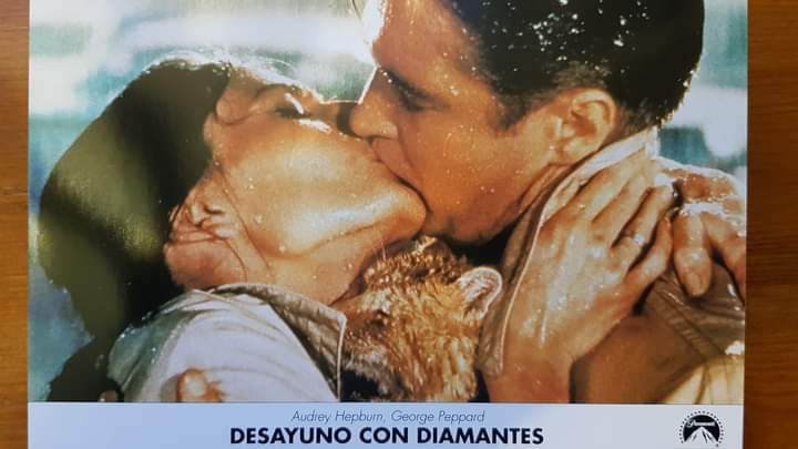 thegastronomes's tweet photo. How not to mind the rain on a sunday morning/afternoon... #audreyhepburn #desayunocon diamantes https://t.co/sJ61C4rwaN