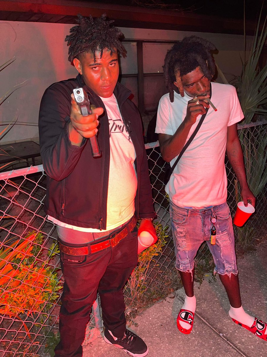 In the trenches with a big glock and a scale on me 🔟
