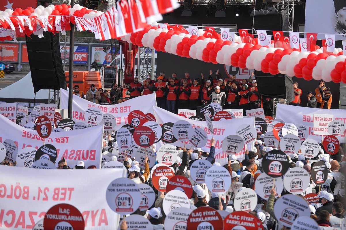 saygingargin's tweet photo. Hak ettiğimiz değeri alabilmek için on binlerle Anıtpark’tan tek ses tek yürek olduk. Haklı mücadelemizle mesleğimize, meslektaşlarımıza ve halkımıza umut olduk. 
#27KasımBüyükEczacıMitingi
#EczacıyaHakEttiğiDeğerVerilmelidir
#BendeOradaydım https://t.co/KHQNuls6VZ