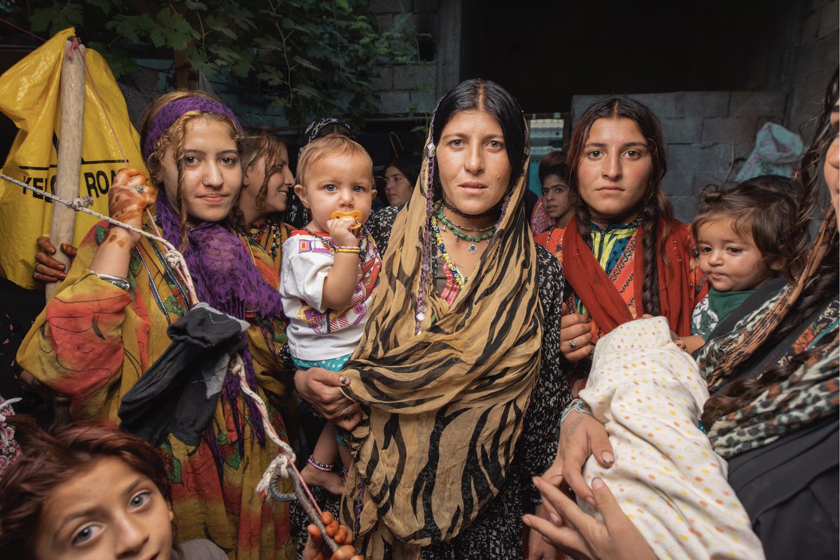 (1/3) 🎉🎊 Today is November 27. Today is an important milestone for me. Exactly a year ago, I minted my first #NFT and it was collected by <a href="/nrglyslcy/">Nurgül Yeşilçay</a> 
This work was a documentary work named "Dom Women &amp; Children", which I listed on <a href="/foundation/">Foundation 🌐</a>.