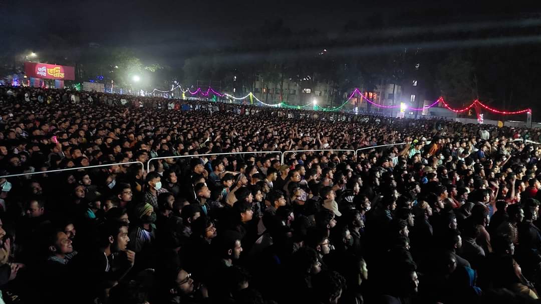 minhazism's tweet photo. Bangladeshi Football lovers watching FIFA World Cup Football match between Argentina and Mexico on the big screen.

November 27, 2022
Dhaka University, Bangladesh
Photo : Minhaz Chowdhury 

#fifaworldcup2022 #FIFAWorldCup #FIFA #dhaka #DU #argentina #mexico #football #bangladesh https://t.co/zP5PKKdKNk
