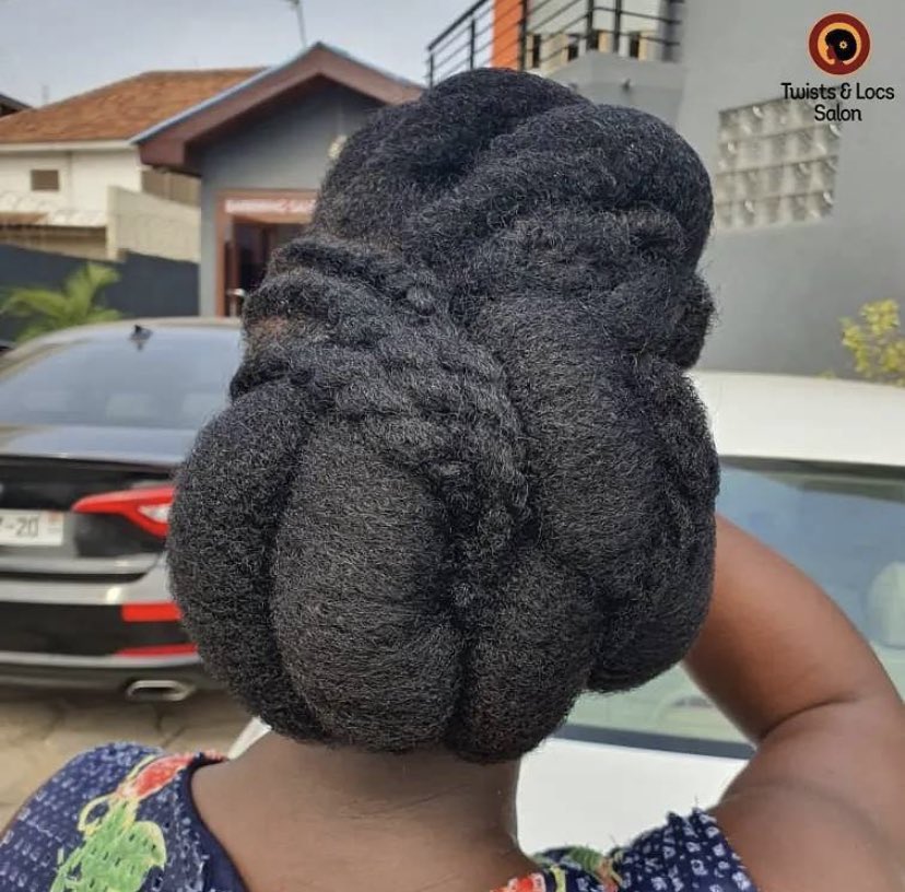 TwistsnLocs's tweet photo. How are you styling your afro? Here are some options to get you to funk that fro up

#twistsnlocs #naturalhair #salon #eastlegon #0su #spintex #branch #service #naturalhairstyle #naturalhaircare #4chair #afto #naturalista #kinkyhair #afrohair #cornrows #blackwomen https://t.co/iehxKnX3wg