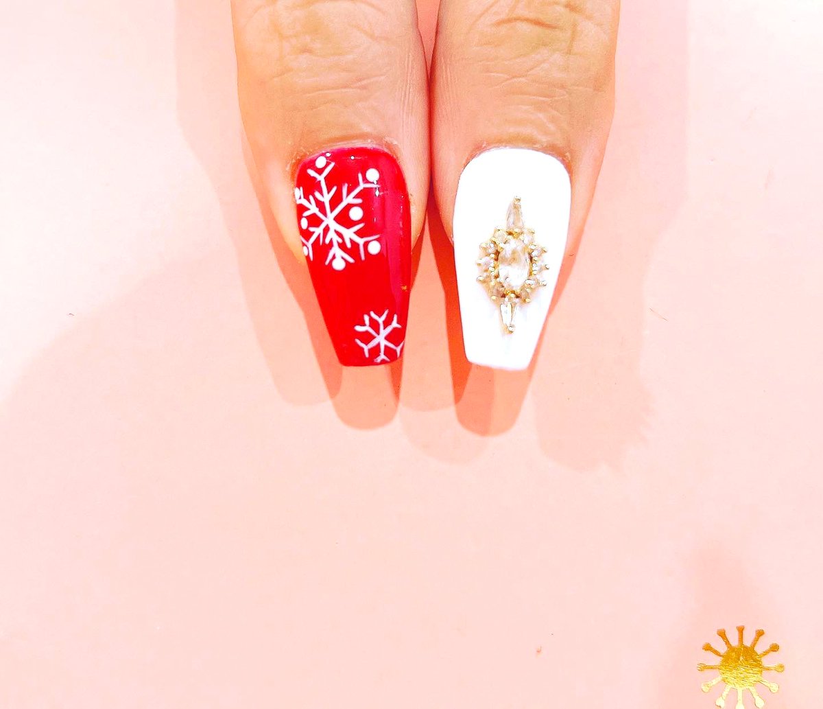 MissQ07567347's tweet photo. Bộ nail đón Noel okay không ạ🥰
#windy
#nail 
#Vietnam https://t.co/Iz457nQy4j