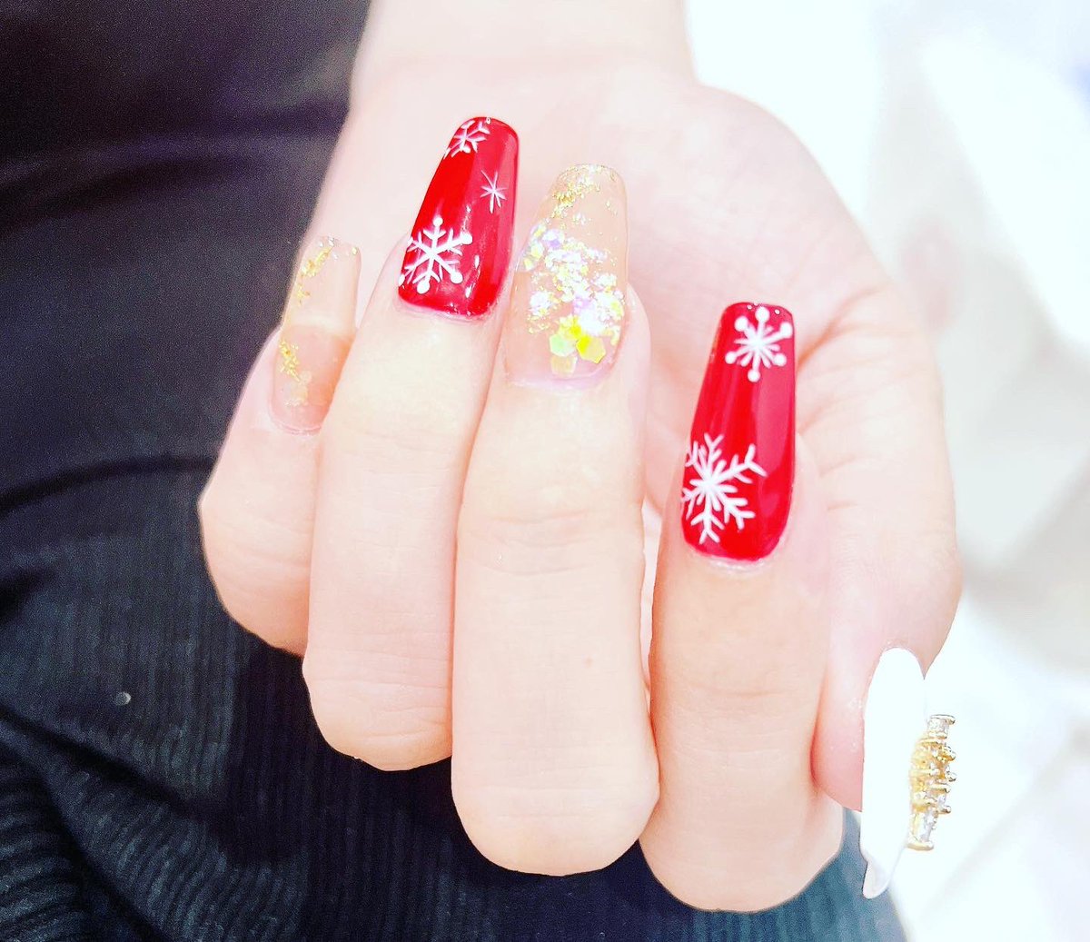 MissQ07567347's tweet photo. Bộ nail đón Noel okay không ạ🥰
#windy
#nail 
#Vietnam https://t.co/Iz457nQy4j