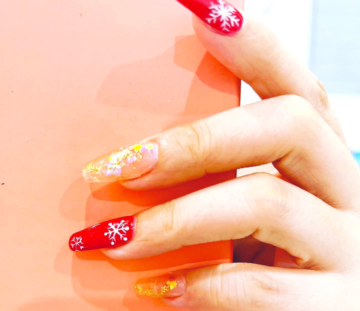 MissQ07567347's tweet photo. Bộ nail đón Noel okay không ạ🥰
#windy
#nail 
#Vietnam https://t.co/Iz457nQy4j