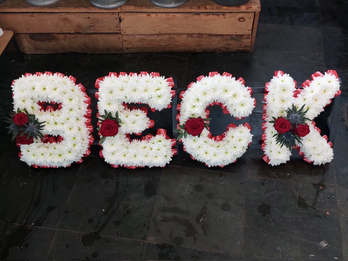 Branchflorist's tweet photo. Tributes we created last week 

The family had chosen a single ended tear drop shaped spray made up using a selection of  naomi roses,lisianthus, alstromeria, thistle &amp; veronica with seasonal foilage.

They had also chosen a red rose heart to match &amp; his nick name in letters. https://t.co/0QgK4kVh2Z