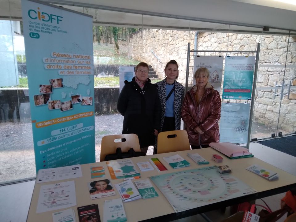 cidff46's tweet photo. Le 22/11, le CIDFF46 retrouvait ses partenaires de l'accompagnement aux victimes pour une conférence/débat sur les #violencesfaitesauxfemmes organisée par 4 étudiantes en carrières sociales de l'IUT de Figeac, de belles rencontres et des échanges pleins d'intéret https://t.co/C0QWeuPPKR